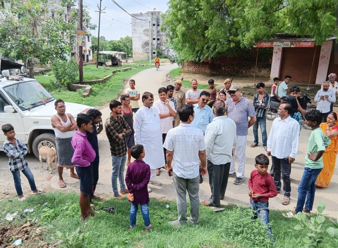 नगर पालिका वार्ड नं. 01 में गंदगी देख भड़के एसडीएम, सफाई निरीक्षक को लगाई फटकार