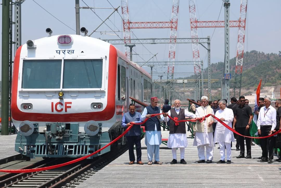 कटड़ा से श्रीनगर के लिए पहली वंदे भारत एक्सप्रेस रवाना — ऐतिहासिक सपना हुआ साकार