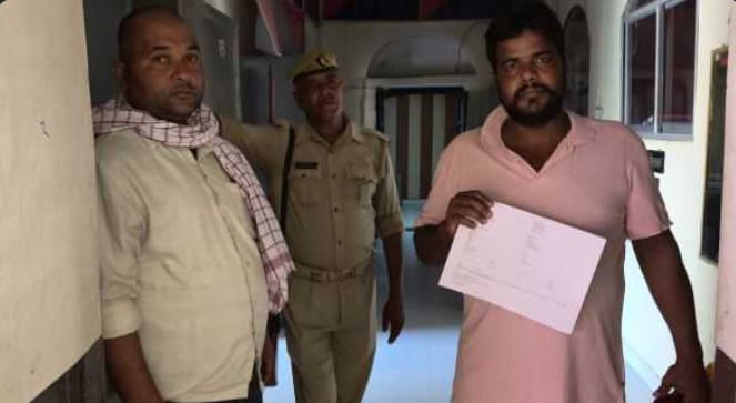 हैलो! मैं क्राइम ब्रांच से बोल रहा हूं, तुम्हें फंसाकर बहुत मारेंगे’, ऐसी धमकी देकर साइबर ठगों ने युवक के खाते से मंगाए 1.14 लाख, FIR दर्ज