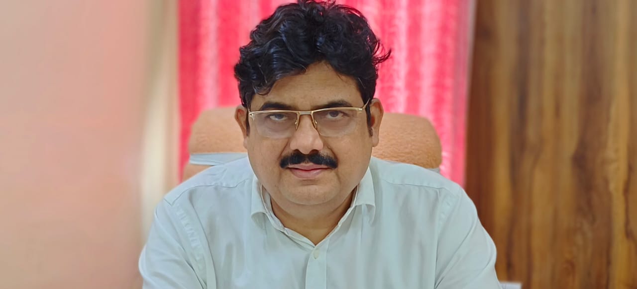 आवास में सेल्फ सर्वे में ढिलाई पड़ी भारी: गाजीपुर के सात बीडीओ का वेतन रोका, मचा हड़कंप