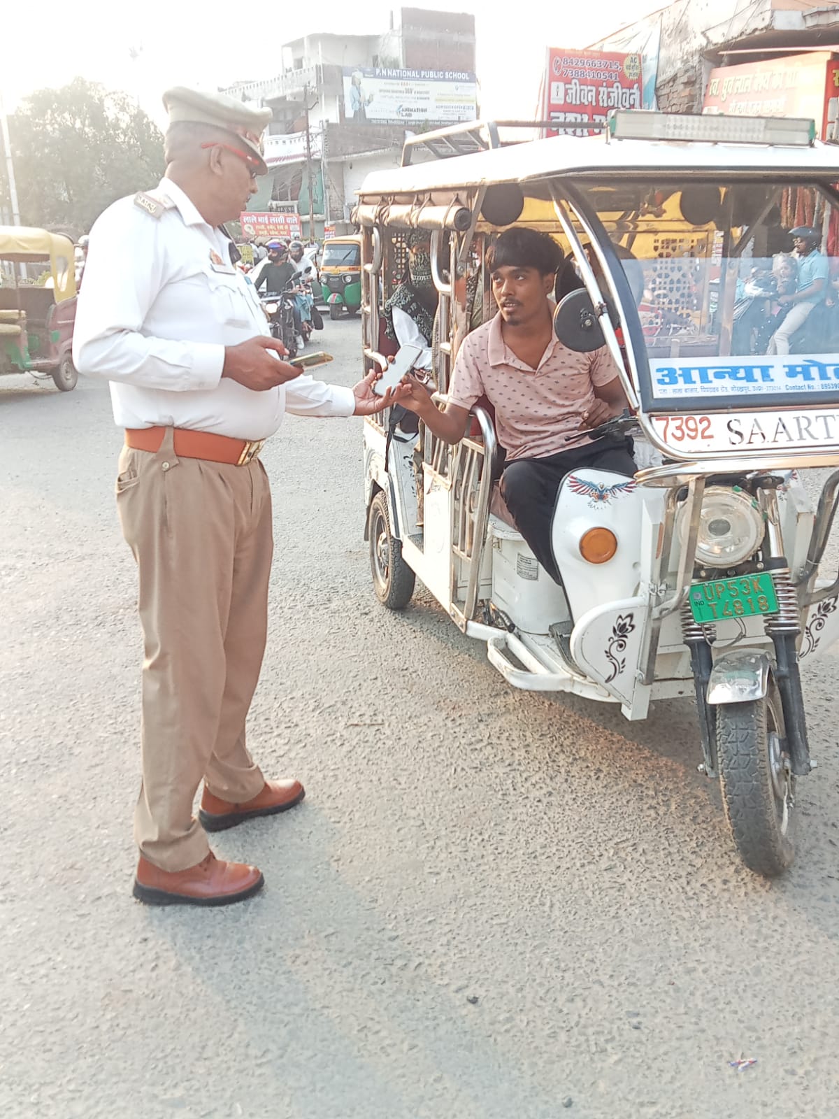 गोरखपुर में यातायात व्यवस्था को सुचारु बनाने के लिए व्यापक अभियान