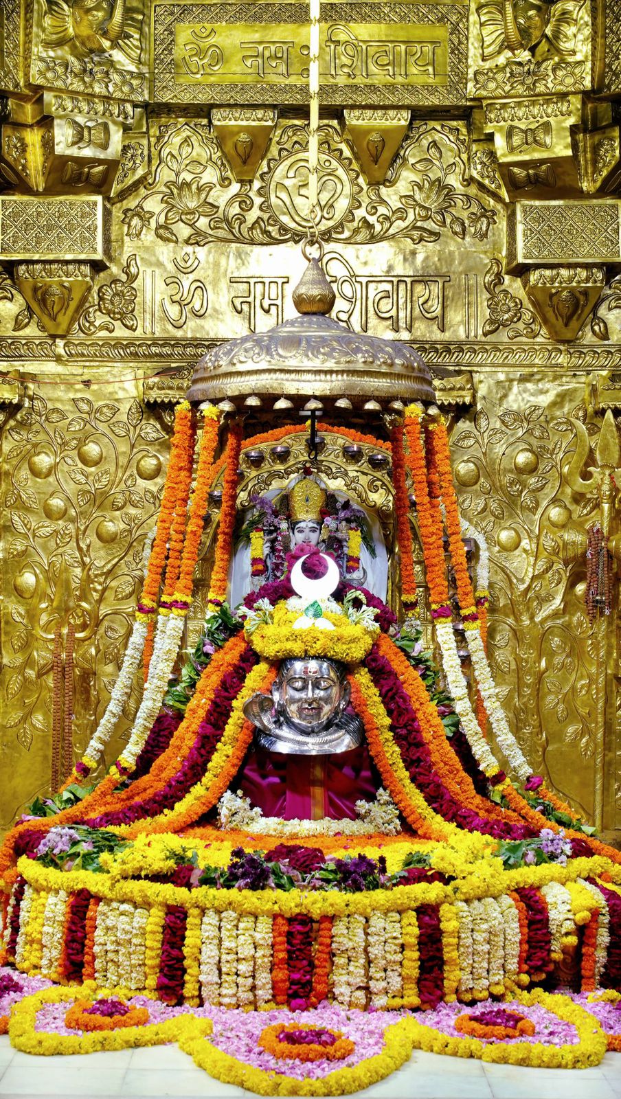 सावन मास के सोमवार दिन दिनांक 21 जुलाई 2025 को सोमनाथ ज्योतिर्लिंग का आज श्रद्धालुओं ने किया पूजन अर्चन