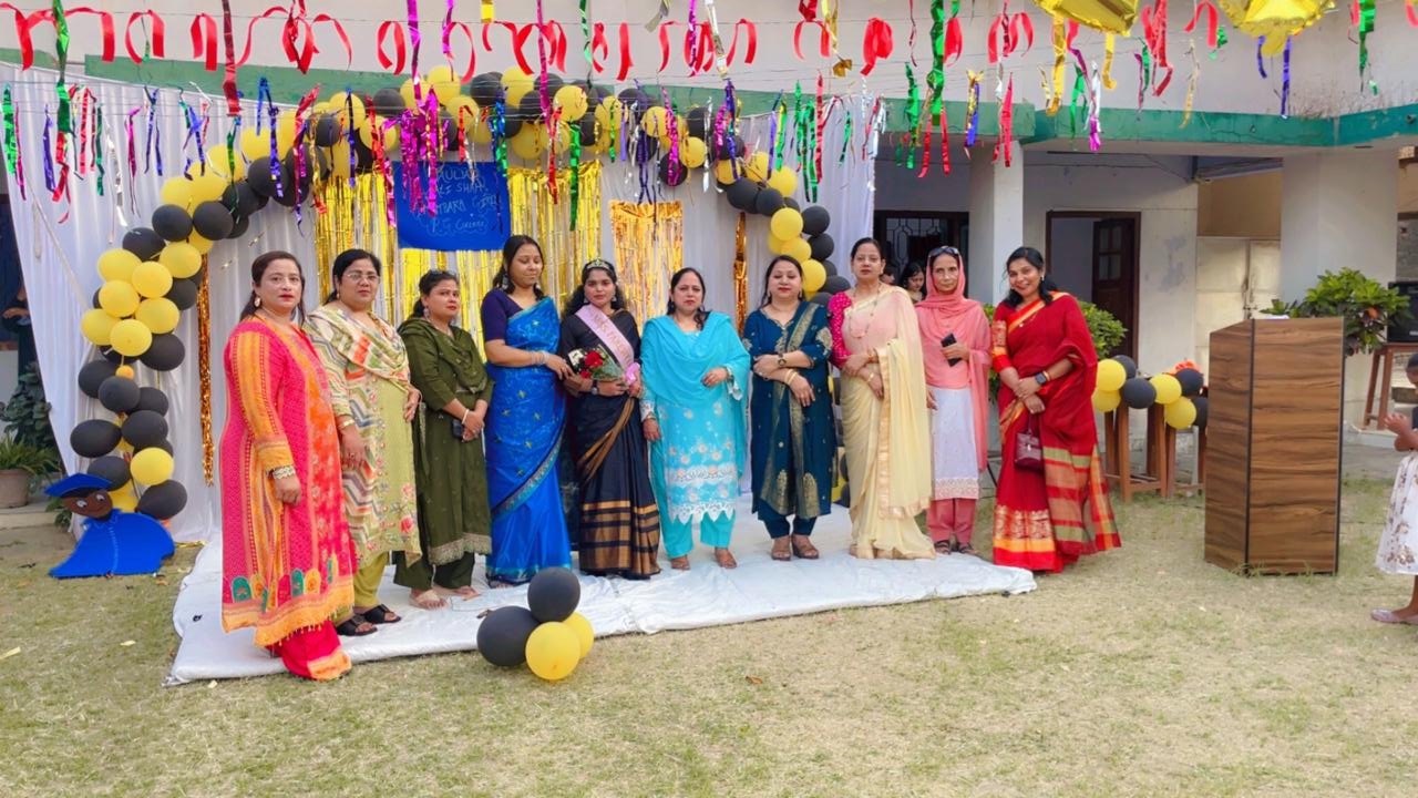 जव्वाद अली शाह इमामबाड़ा गर्ल्स पी.जी. कॉलेज में भावुक विदाई समारोह, रोशन जहां बनीं ‘मिस फेयरवेल’