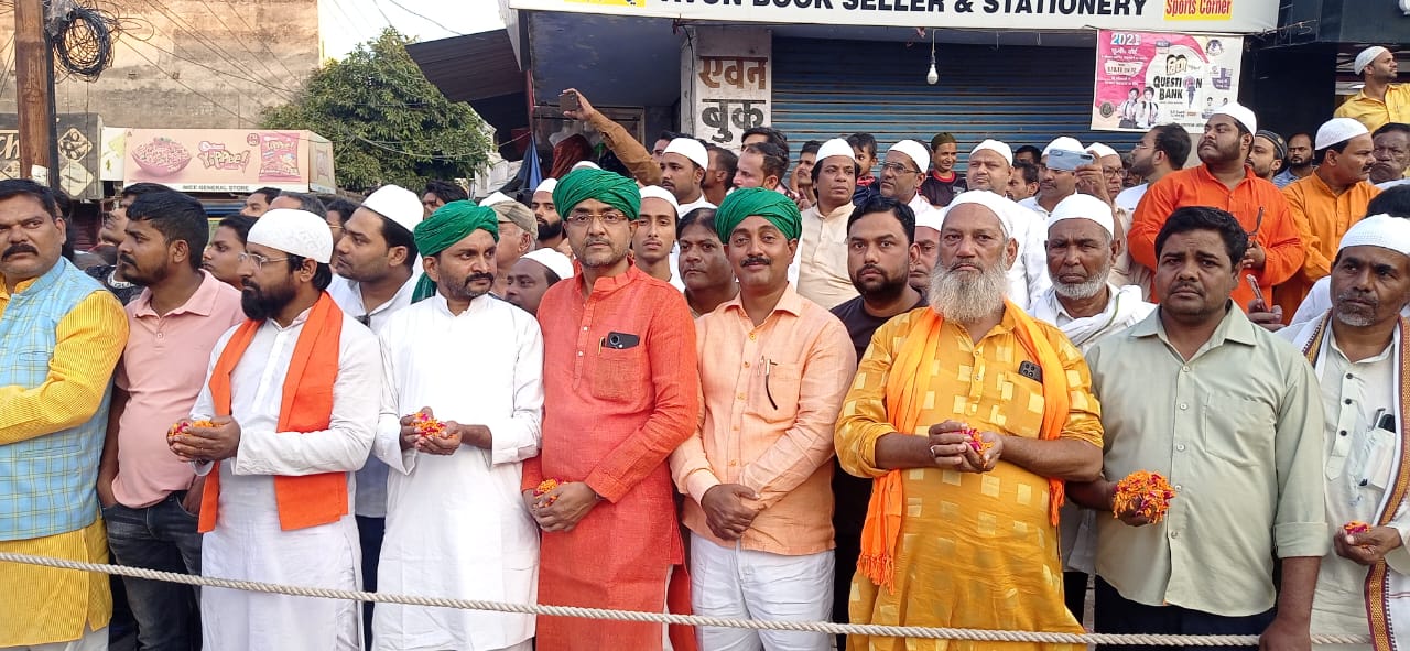 गोरखपुर शहर के सुपरस्टार सीएम योगी आदित्यनाथ का आज दिनांक 24/10/2023 को निकाल गोरखनाथ मंदिर से शोभा यात्रा दुर्गा पूजा के पर्व त्यौहार को लेकर