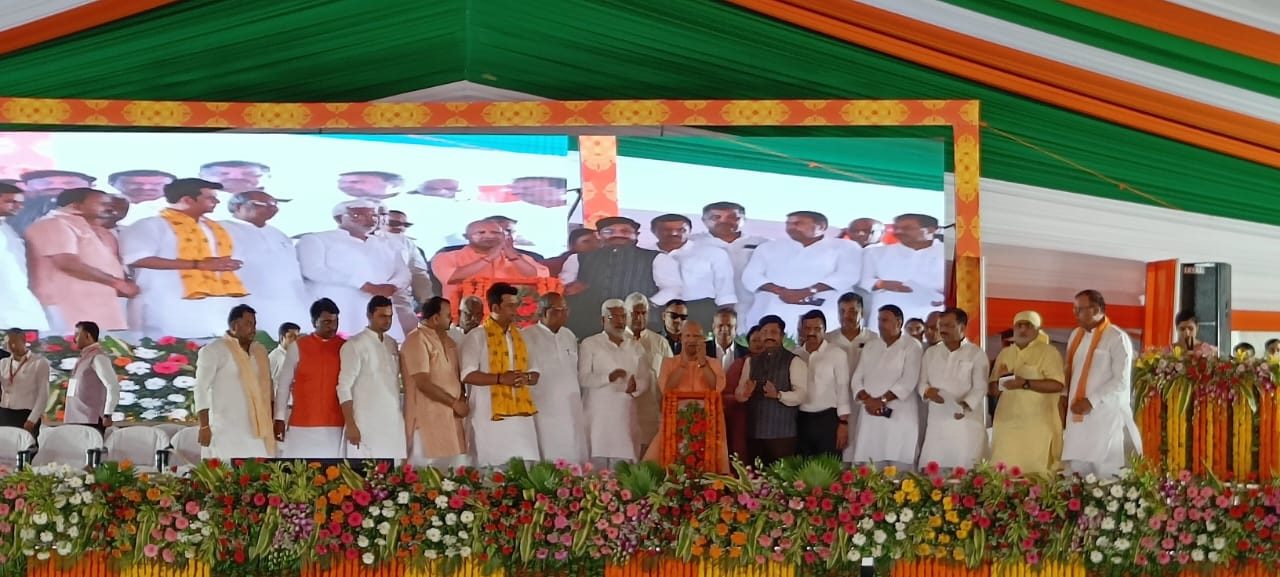 सीएम योगी गोरखपुर लिंक एक्सप्रेसवे का किए लोकार्पण