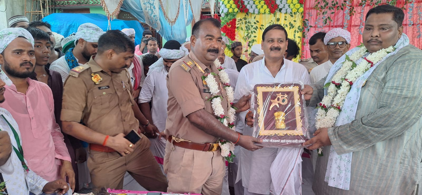 12 रबी-उल-अव्वल के अवसर पर गाजीपुर के जंगीपुर नगर में ईद-ए-मिलादुन्नबी का पर्व पूरे उत्साह और पारंपरिक शोभायात्रा के साथ मनाया गया