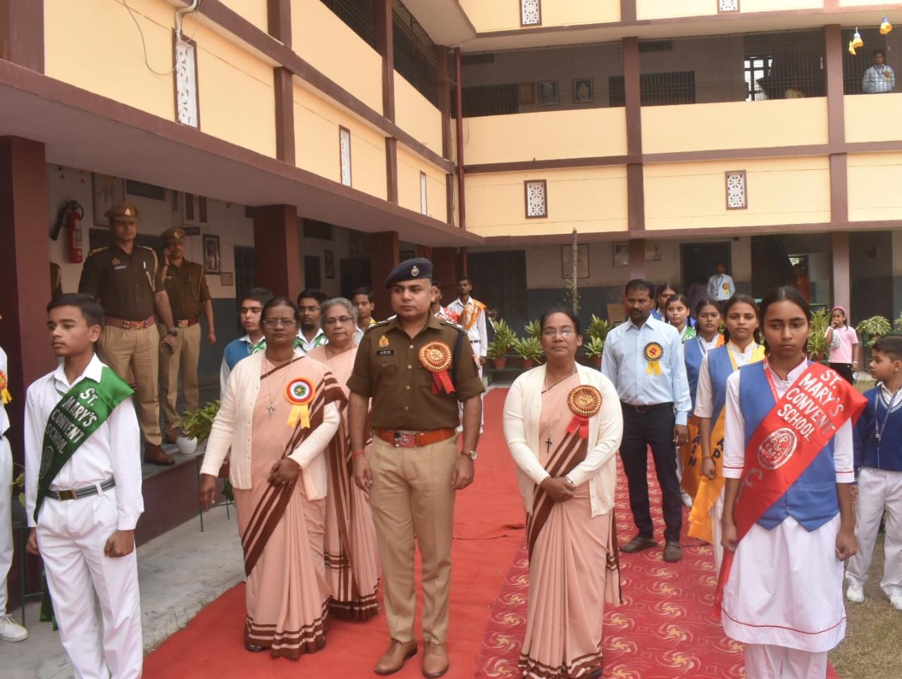 सेंट मेरी कॉन्वेंट स्कूल, गाज़ीपुर में कला एवं विज्ञान प्रदर्शनी का भव्य आयोजन — पुलिस अधीक्षक बने मुख्य अतिथि