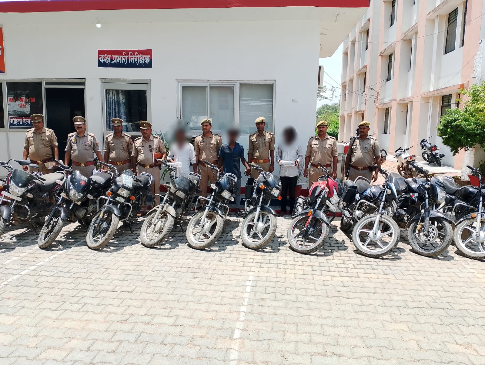 अंतरजनपदीय वाहन चोर गिरोह का पर्दाफाश, 11 बाइकें और 2 तमंचे बरामद