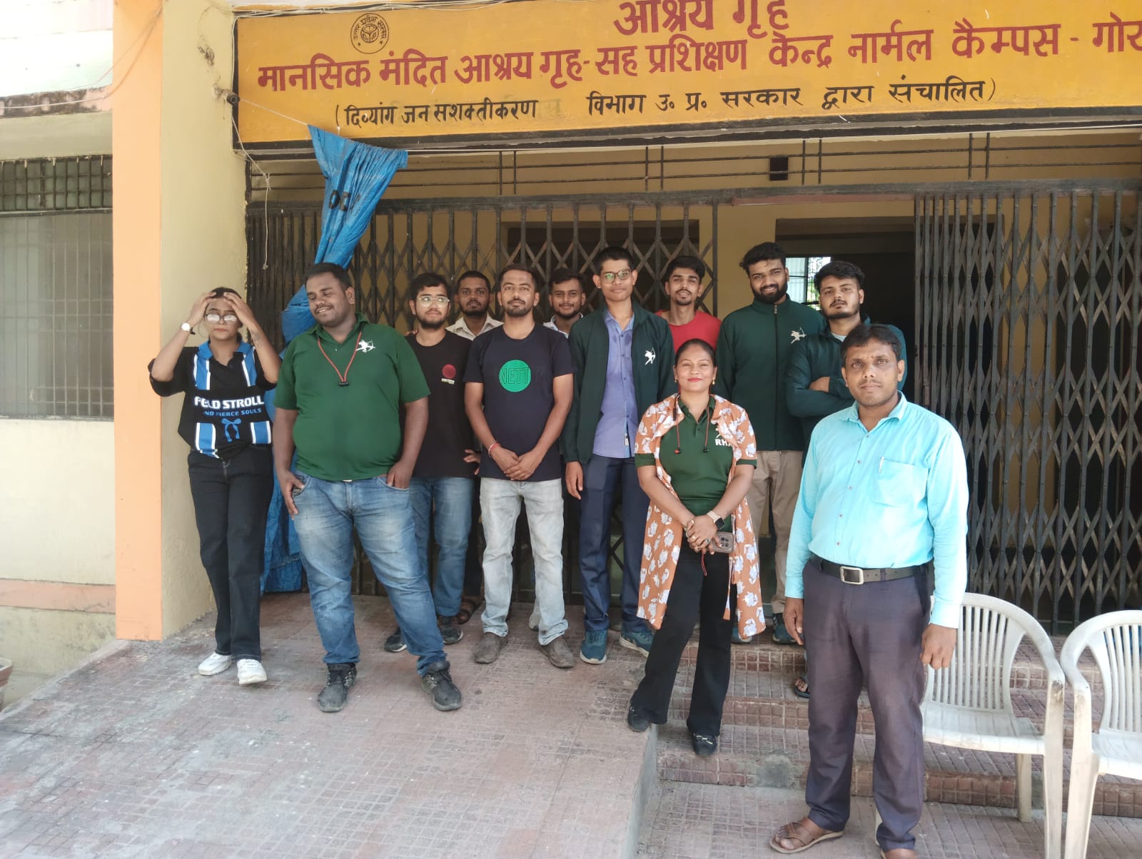 राबिन हुड  आर्मी एन०जी०ओ  द्वारा स्पेशल फूड एंड फ्रूट डिस्ट्रीब्यूशन