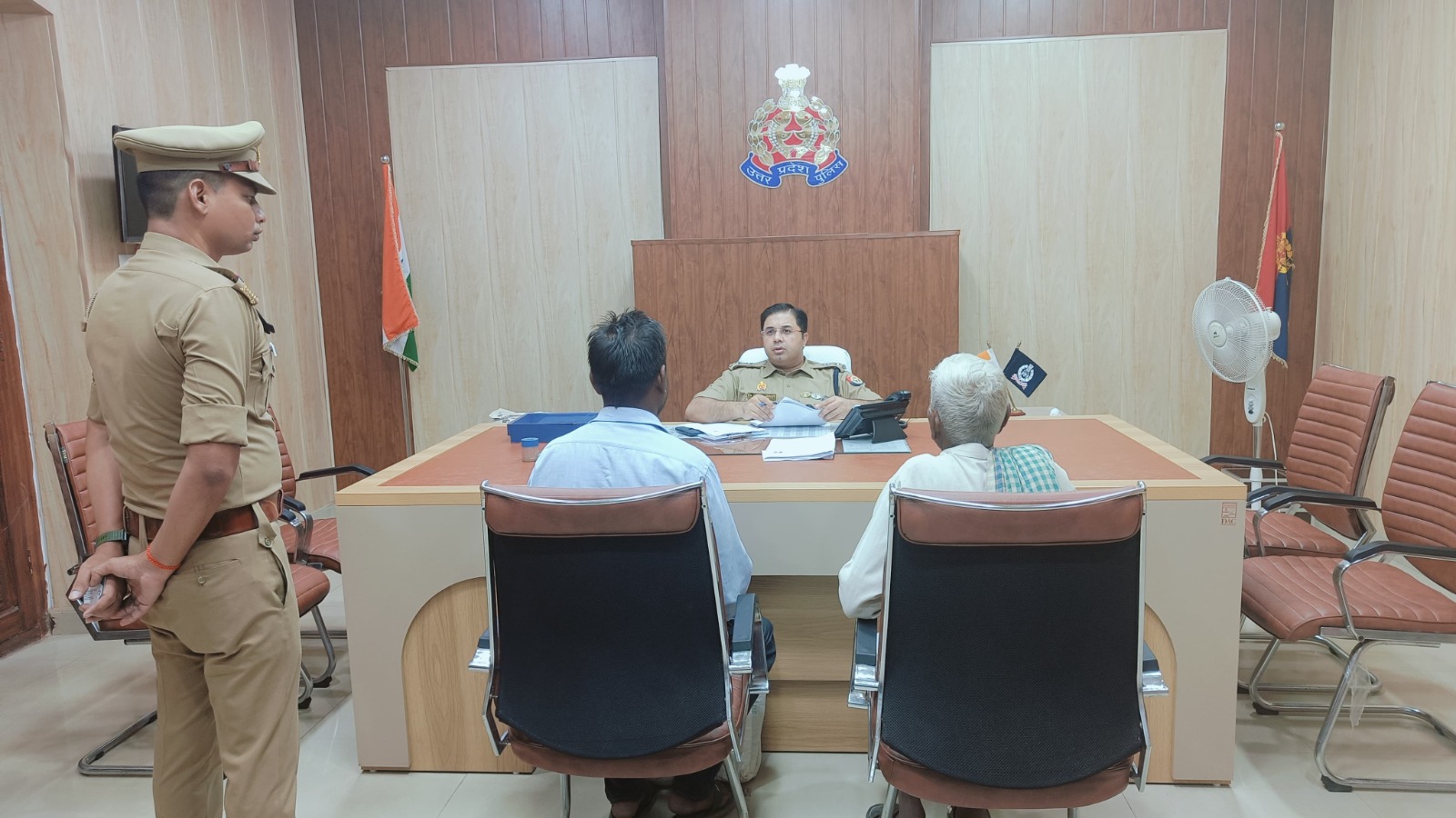 वरिष्ठ पुलिस अधीक्षक जनपद गोरखपुर द्वारा समस्याओं को सुना गया