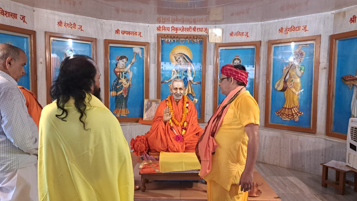 सार्वभौम गृहस्थ संत नित्यलीलालीन परम श्रद्धेय *भाईजी श्रीहनुमान प्रसाद जी पोद्दार एवं पूज्य श्रीराधाबाबा* की तपोभूमि गीता वाटिका प्रांगण में श्रीभाईजी की १३२वें जयंती के अवसर पर *पूज्य श्री नरहरि दास जी महाराज* के व्यासत्व में दिनांक 21 सितंबर से 28 सितंबर तक *श्रीमद्भागवत कथा* का आयोजन किया गया हैI