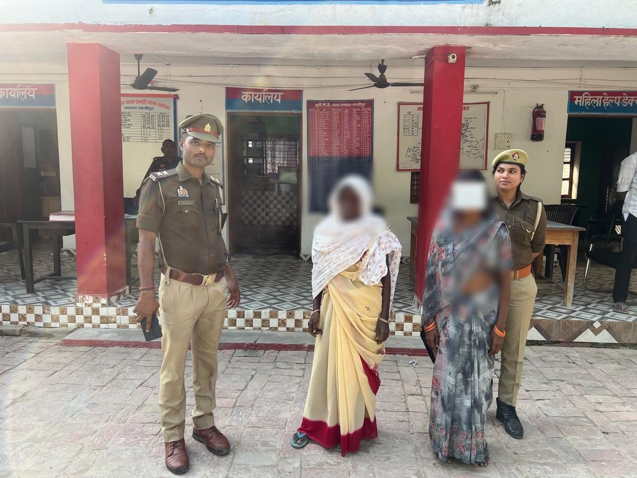 एक विवाहिता को मृत मानकर उसकी मां ने ससुराल पक्ष के खिलाफ हत्या का मुकदमा दर्ज कराया था,