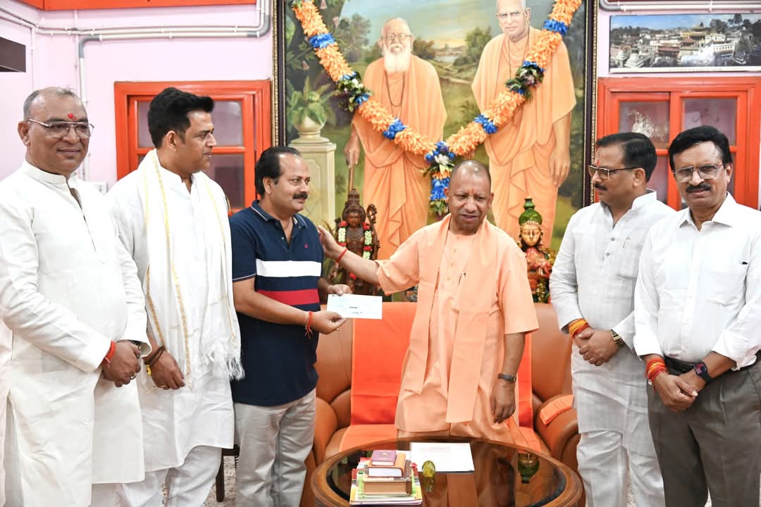 मुख्यमंत्री विवेकाधीन कोष से सहायता राशि का चेक प्रदान किया गया*