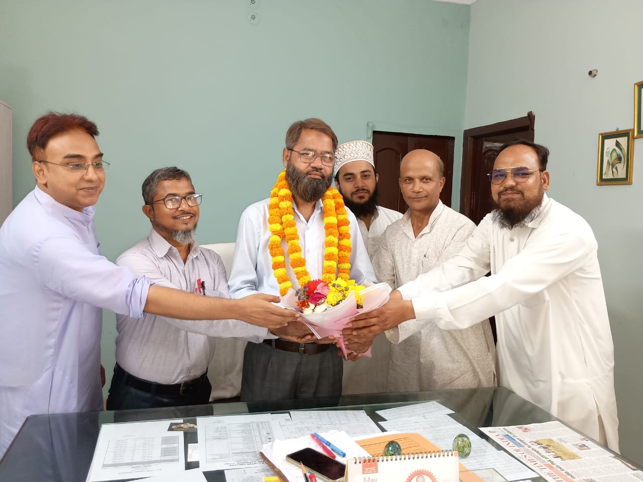 एमएसआई इंटर कॉलेज के प्रधानाचार्य बनने पर मुख्तार अहमद का फूल मालाओं से स्वागत