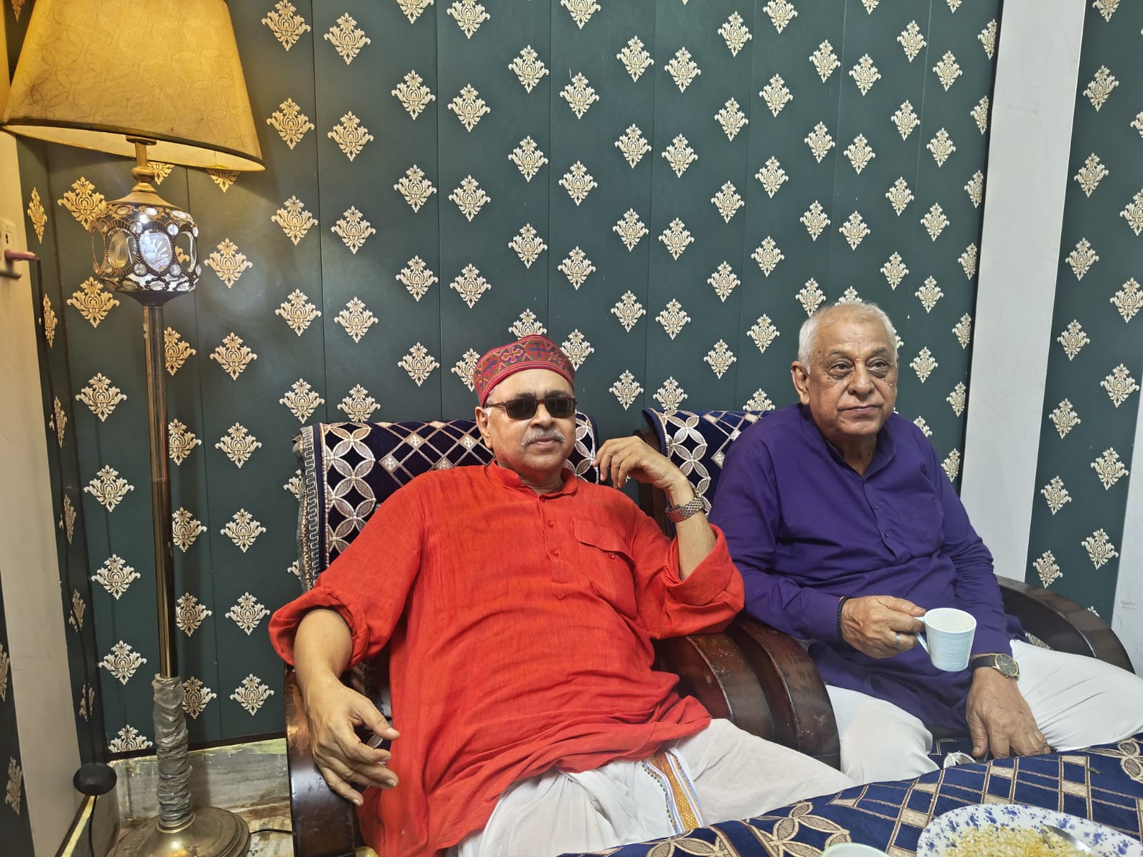 शहर के द प्रेसीडियम इंटरनेशनल स्कूल अष्टभुजी कॉलोनी के सभागार में उपन्यास सम्राट मुंशी प्रेमचंद, नवगीतकार डॉ उमाशंकर तिवारी और संत शिरोमणि गोस्वामी तुलसीदास जी की जयंती पर एक संक्षिप्त गोष्ठी का आयोजन हुआ। संगोष्ठी का विषय था, आदर्श और व्यवहार का अन्तराल।