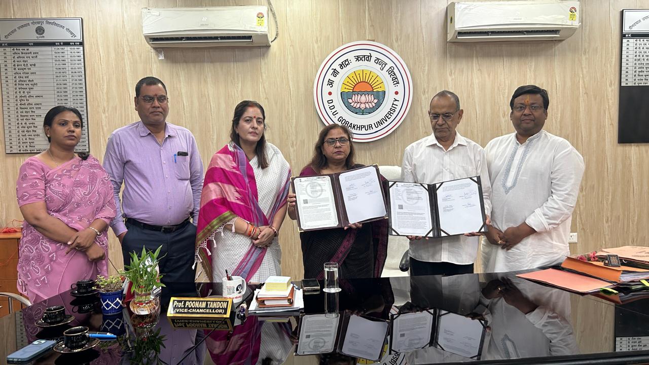 दीनदयाल उपाध्याय गोरखपुर विश्वविद्यालय, गोरखपुर* और *हनुमान प्रसाद पोद्दार कैंसर हॉस्पिटल के बीच एमओयू पर हस्ताक्षर