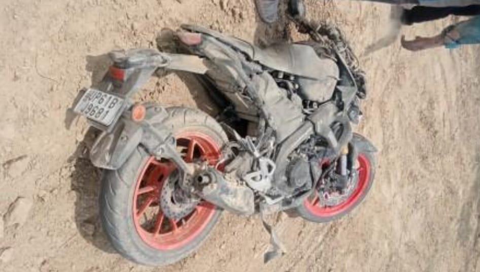 बाइक सवार युवक की पेड़ से टकराने से हुई मौत, परिजनों में मचा कोहराम