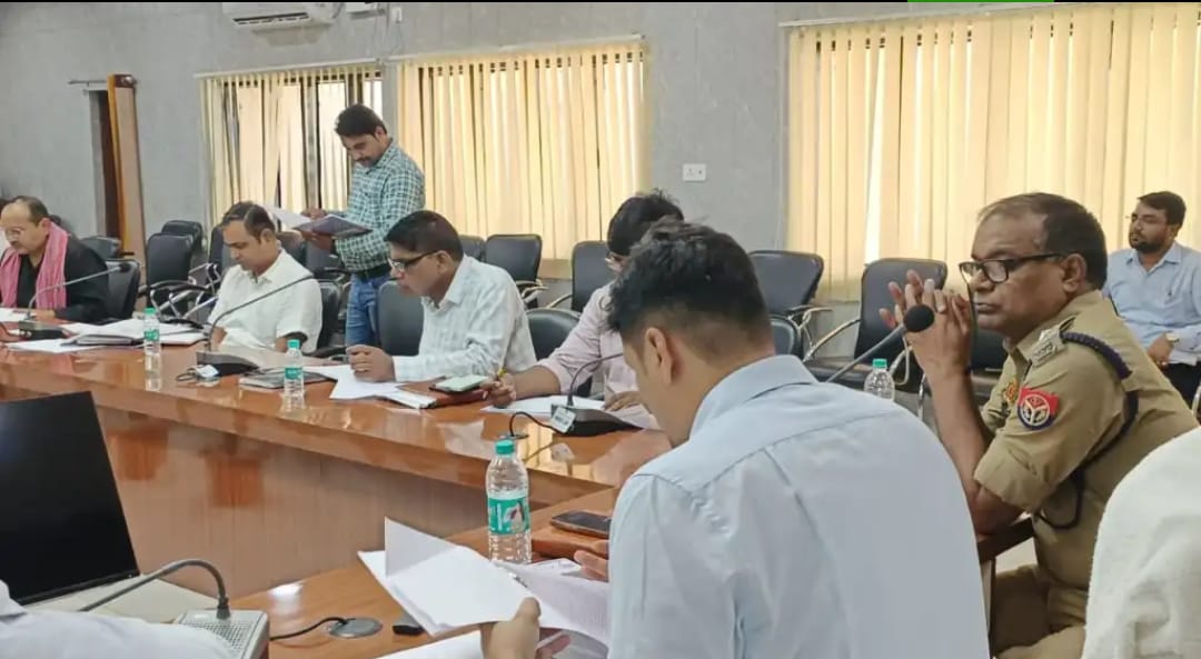 डीएम के अध्यक्षता में हुआ जिला स्तरीय सतर्कता एवं मॉनिटरिंग समिति की बैठक