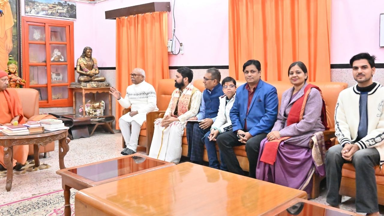 'सनातन महोत्सव 0.4' में शामिल होंगे मुख्यमंत्री योगी आदित्यनाथ! ट्रस्ट ने भेजा औपचारिक निमंत्रण