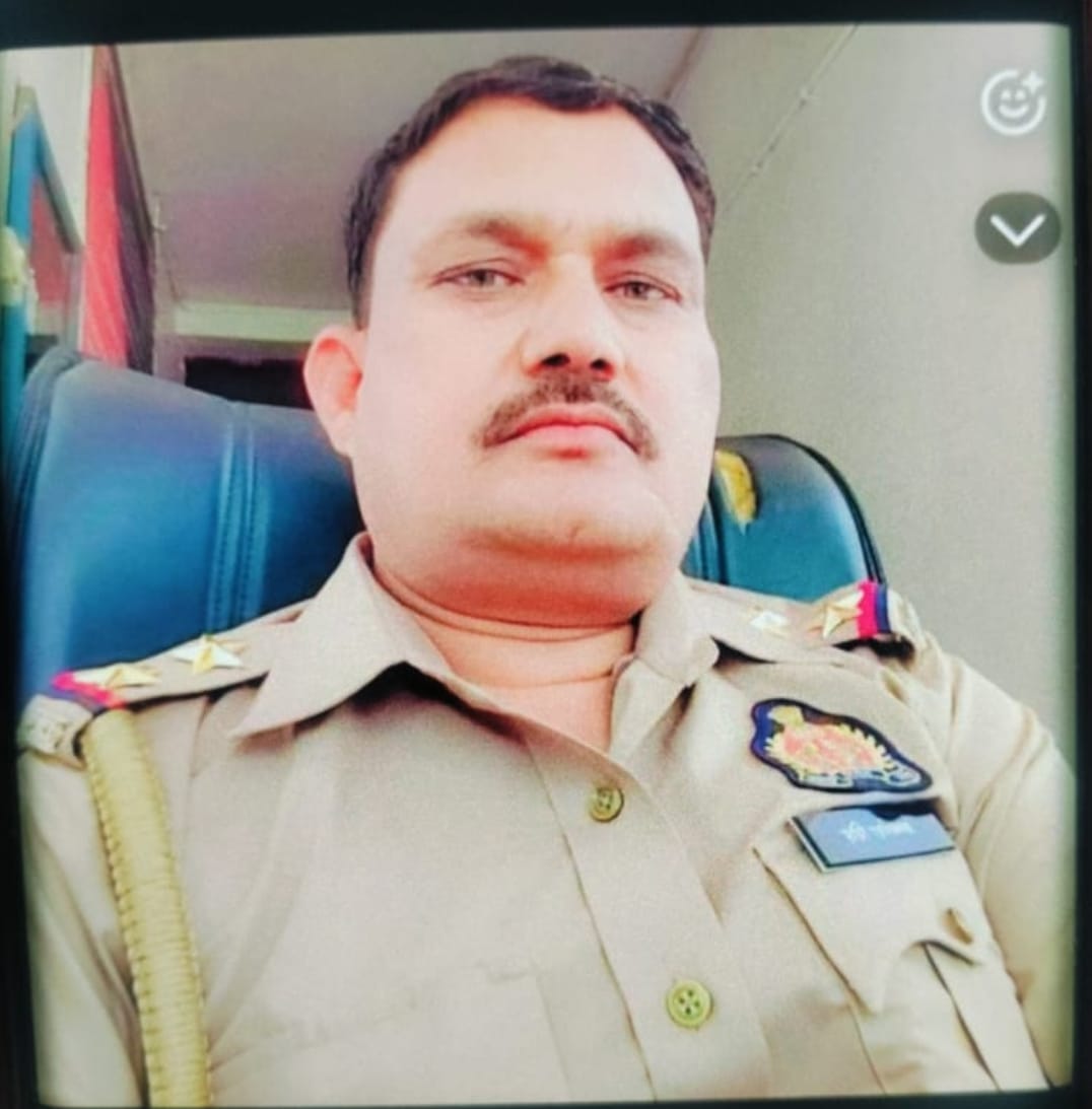 बदायूं जिले के थाना सहसवान में रिश्वत लेते