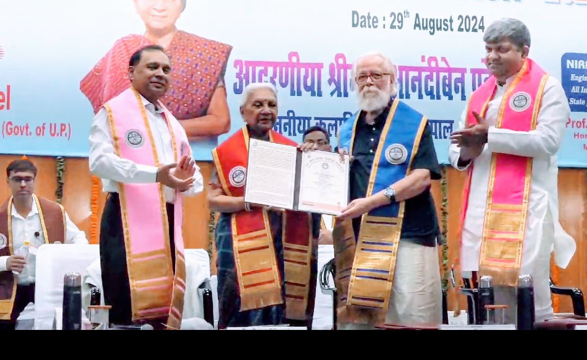 मदन मोहन मालवीय प्रौद्योगिकी विश्वविद्यालय के 9 वें दीक्षांत समारोह में राज्यपाल ने दिया स्वर्ण पदक