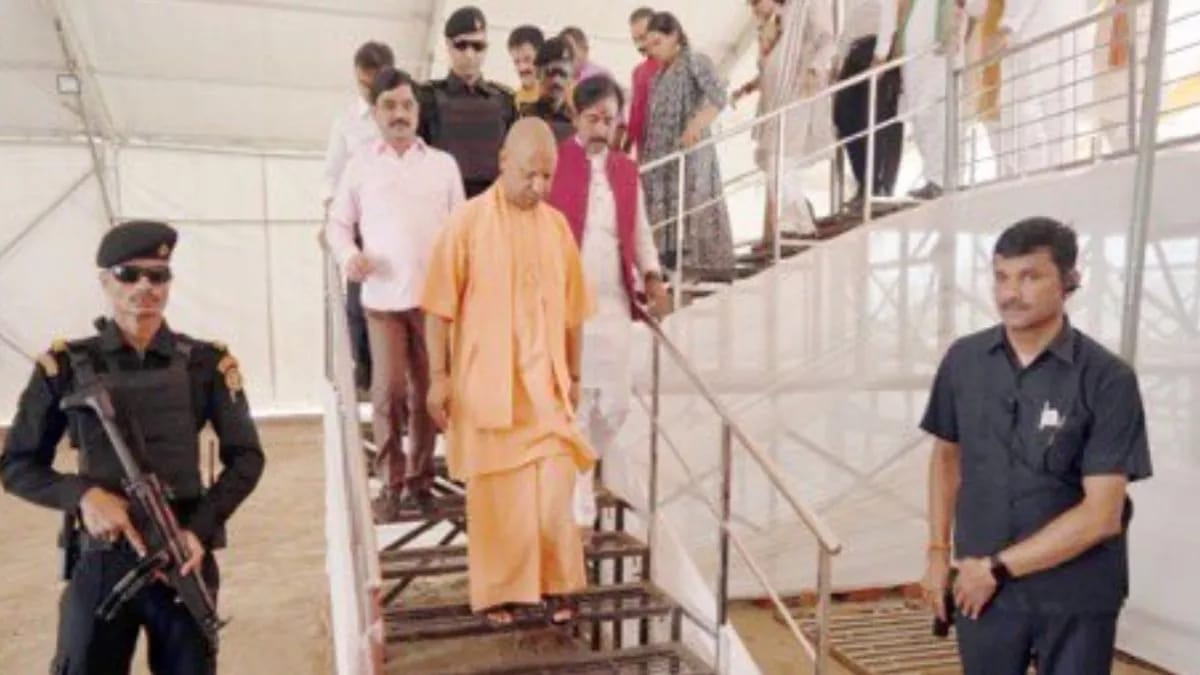 सीएम योगी ने वाराणसी में पीएम मोदी की रैली की तैयारियों का लिया जायजा