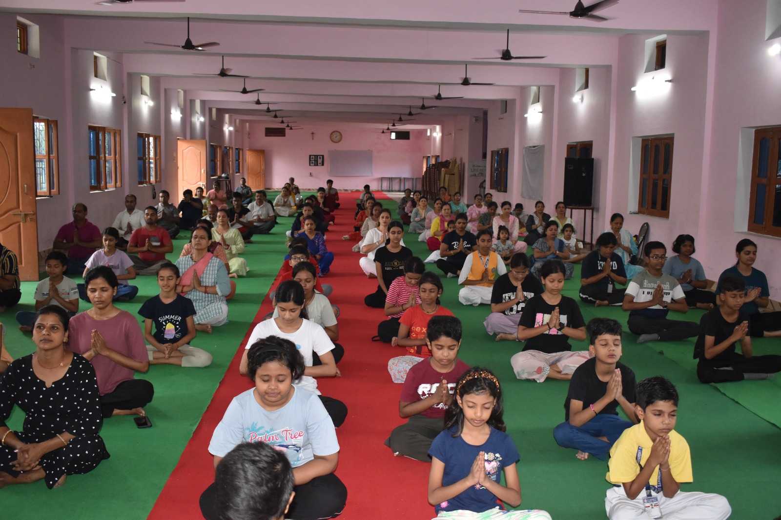 21 जून 2025 पर स्ट. एंटनीज़ कॉन्वेंट स्कूल में योग उत्सव – तन, मन और पृथ्वी के लिए