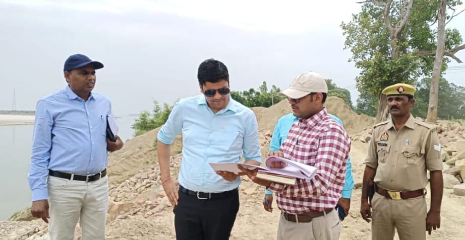 डीएम ने जमानियां व बारा पंप हाउस के कार्यो का किया निरीक्षण, ठेकेदार को दी कड़ी चेतावनी, जारी किया नोटिस