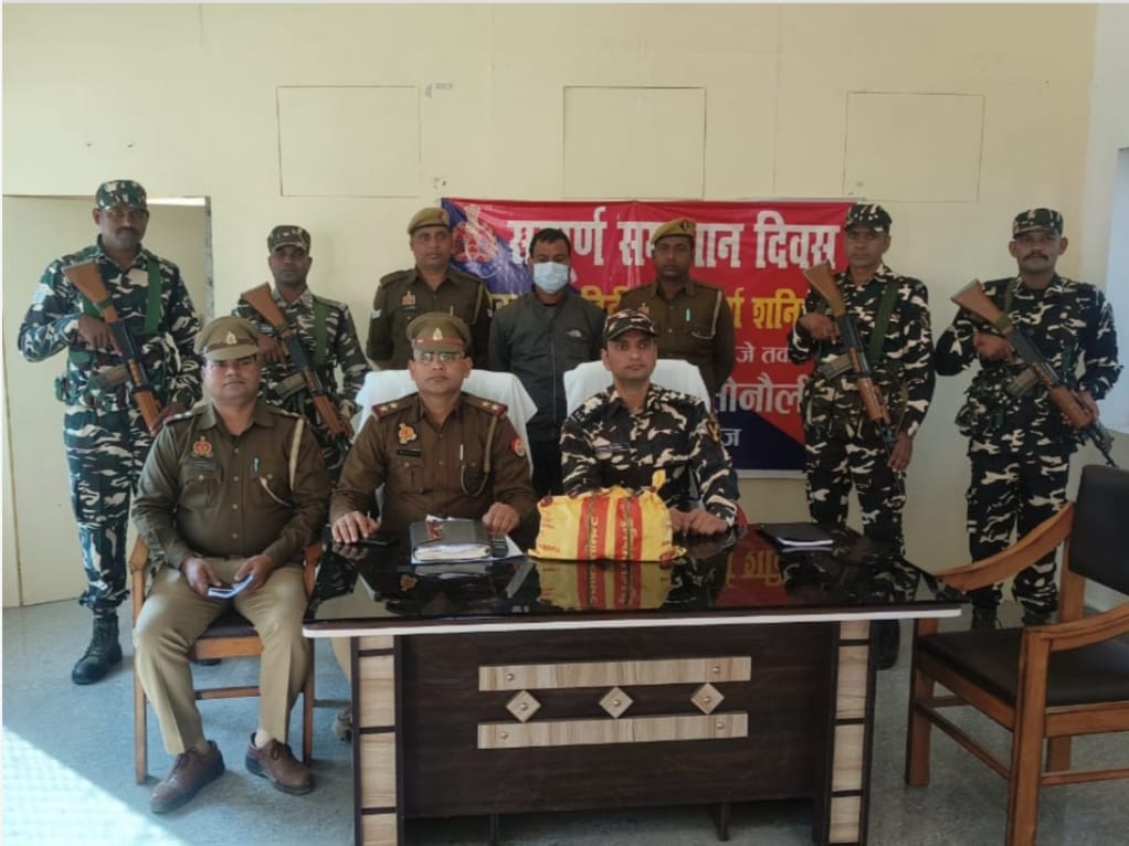 भारत- नेपाल सीमा के सोनौली थाना क्षेत्र में नेपाल के एक युवक के पास से पुलिस ने नशीले सीरप की एक खेप बरामद कर उसे गिरफ्तार कर लिया है।