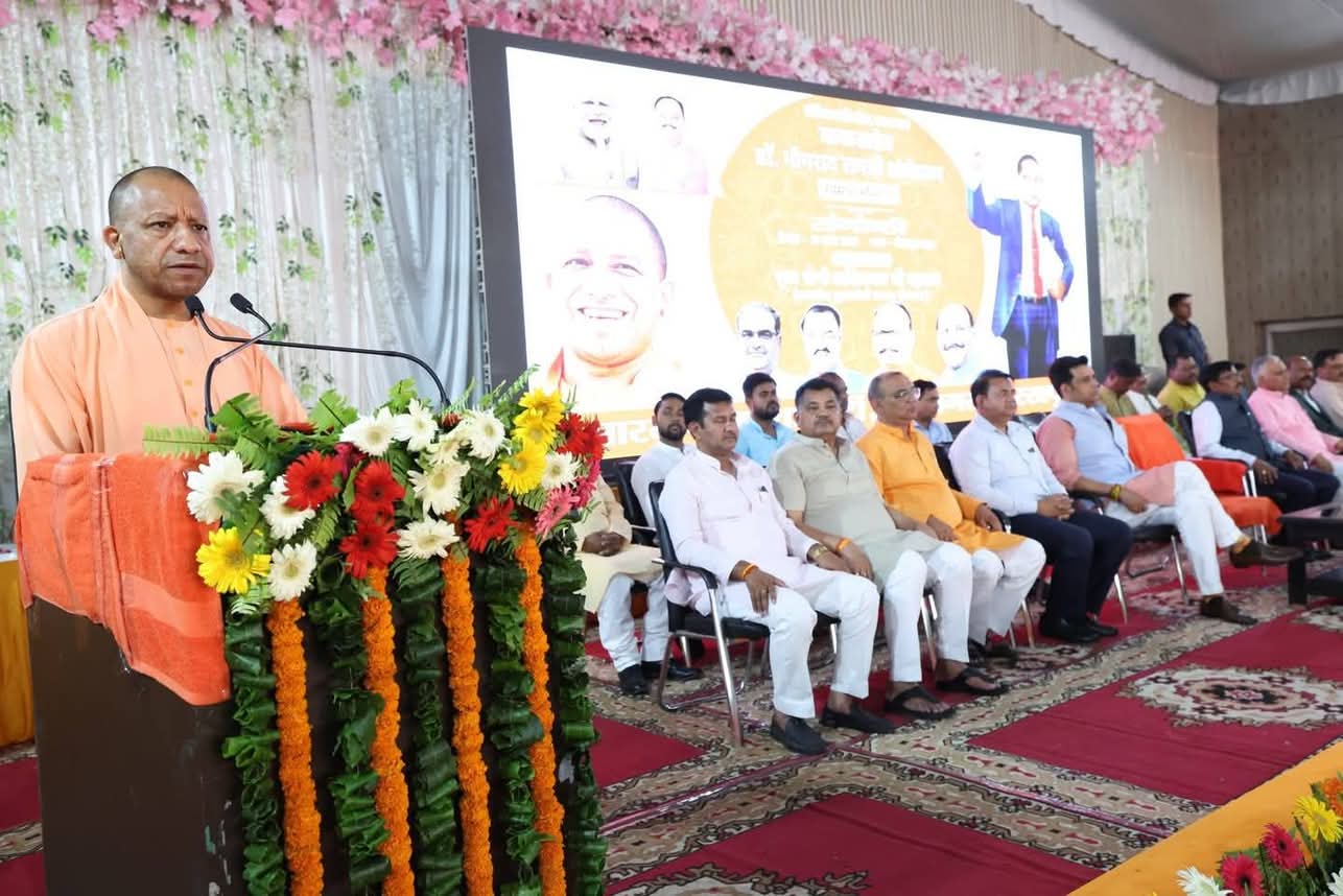 भारत रत्न' बोधिसत्व बाबा साहब डॉ. भीमराव आंबेडकर सम्मान अभियान के अंतर्गत आज जनपद गोरखपुर में आयोजित संगोष कार्यक्रम में मुख्यमंत्री मा०योगी आदित्यनाथ जी कार्यक्रम में सम्मिलित हुए* दिनांक 19 अप्रैल गोरखपुर गोरखपुर क्लब में  भारत रत्न डॉ०भीमराव अंबेडकर  सम्मान अभियान के अंतर्गत संगोष्ठी में कार्यक्रम में मा०मुख्यमंत्री योगी आदित्यनाथ जी ने संबोधन में कहा