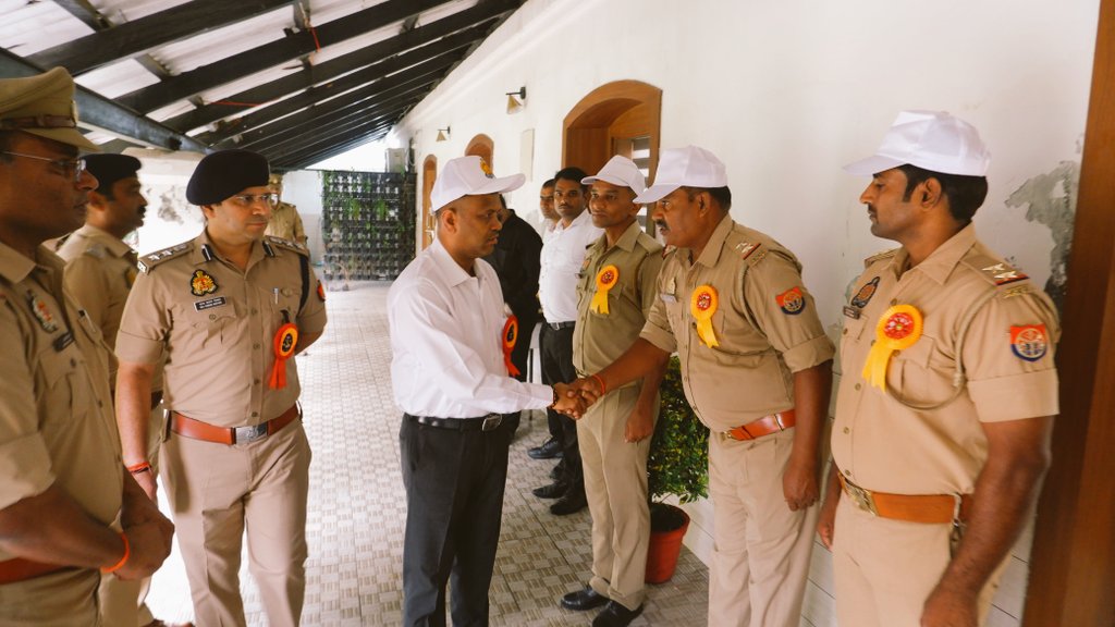 📸 गोरखपुर पुलिस फोटोग्राफी प्रतियोगिता 2025 का भव्य आगाज़ 📸