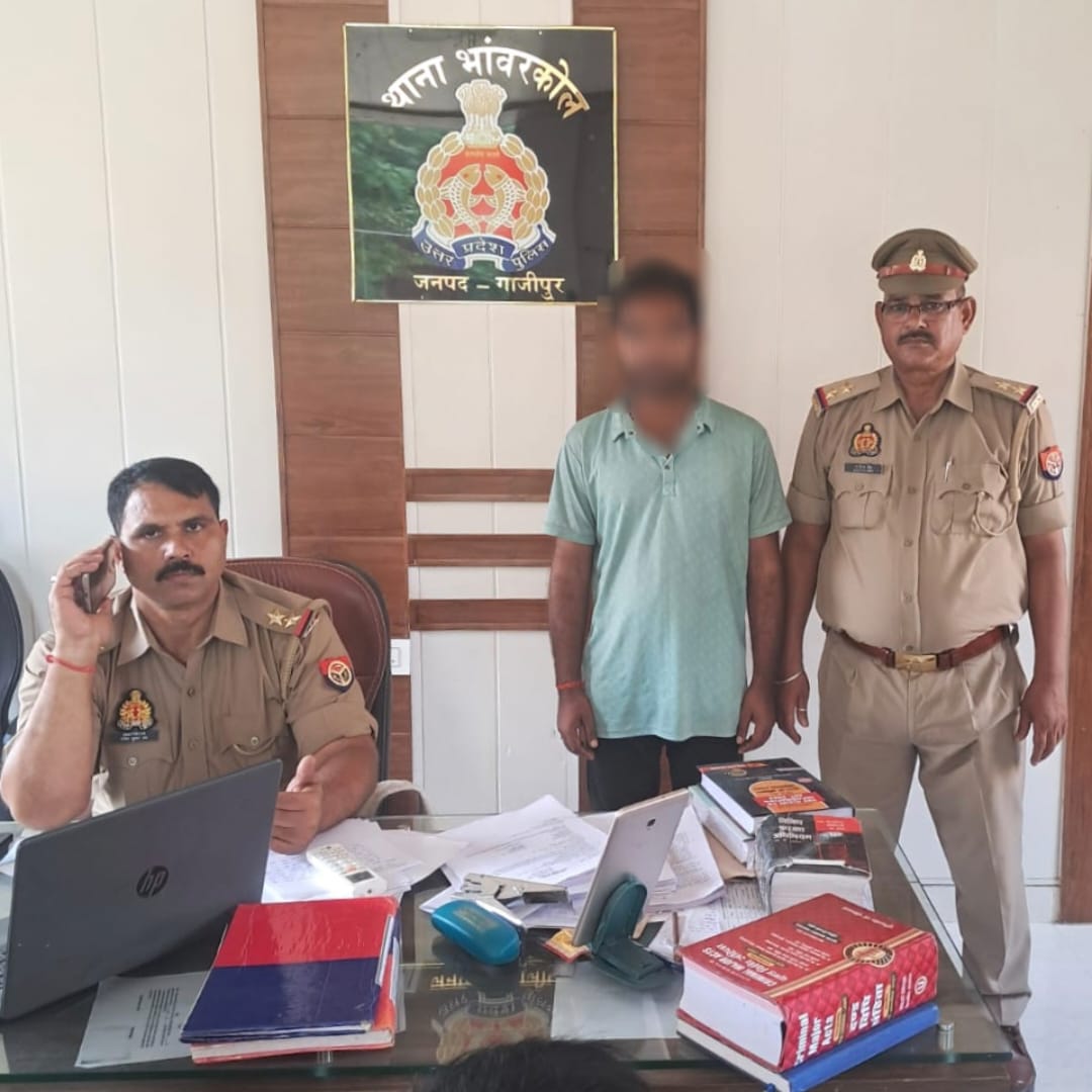 पुलिस ने वांछित अभियुक्त को धर दबोचा