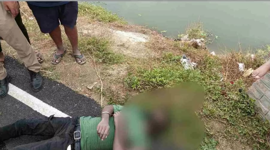 बारात से वापस जाते समय पुलिया से टकराई मोटरसाइकिल, दो युवकों की मौत