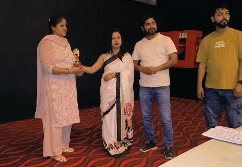 ओम ट्रेडिंग कम्पनी परिवार ने अपने सैकड़ों डीलरों के साथ देखी "जाट" मूवी