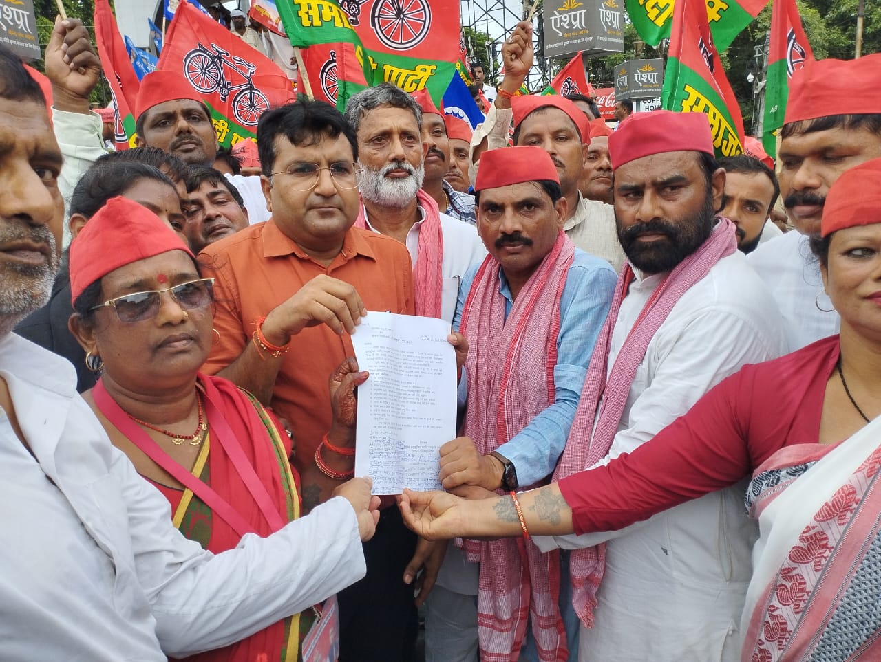 भारत बन्द के समर्थन में सपा