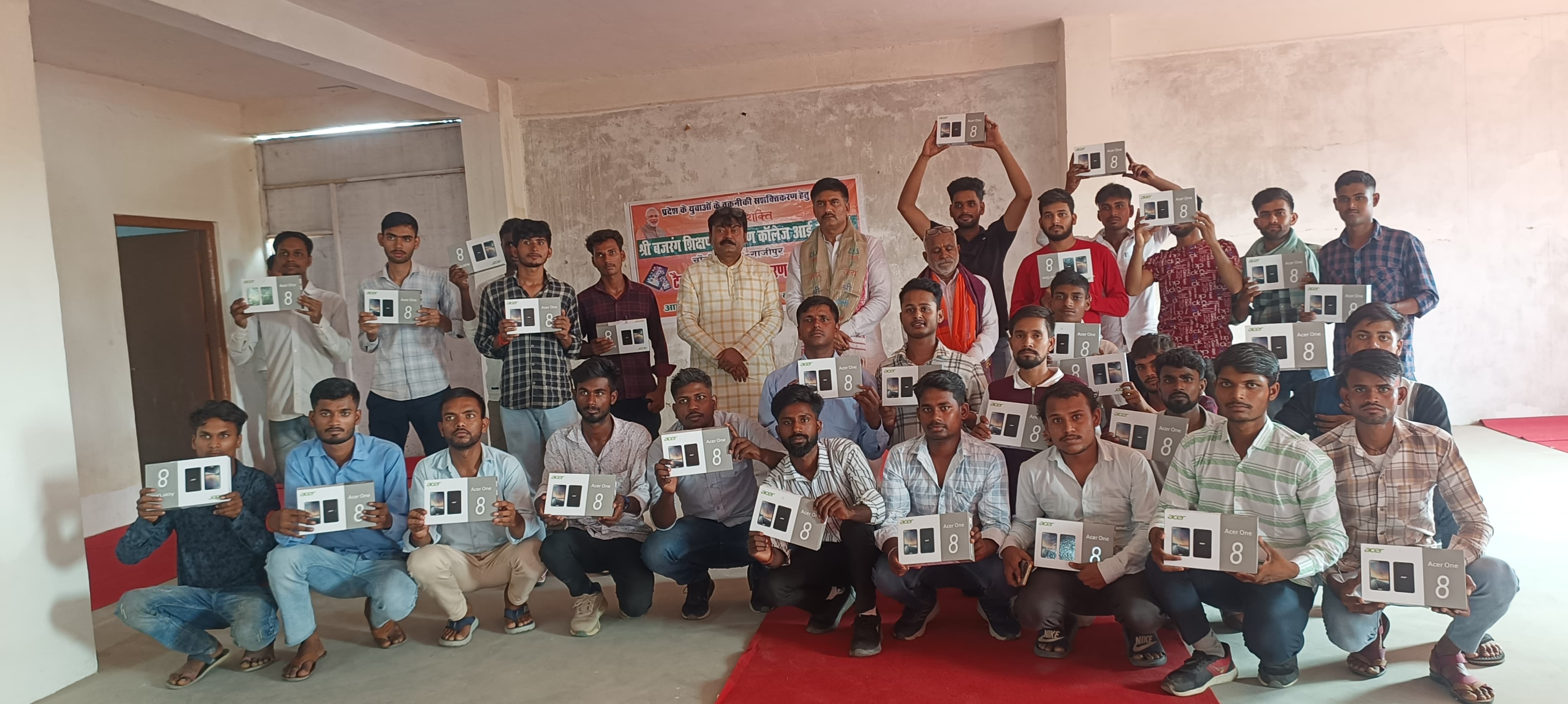 आईटीआई छात्रों को टैबलेट वितरण