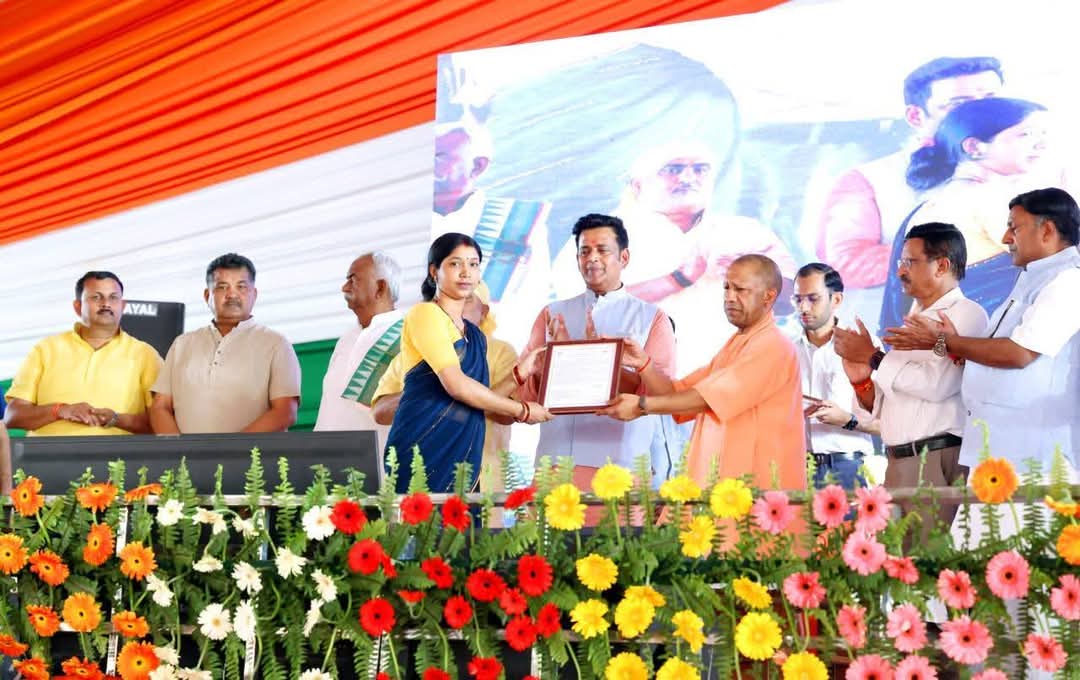 उ० प्र० के मुख्यमंत्री मा० योगी आदित्यनाथ जी ने जनपद गोरखपुर में ₹1,498 करोड़ की 146 विकास परियोजनाओं का लोकार्पण/शिलान्यास किया।