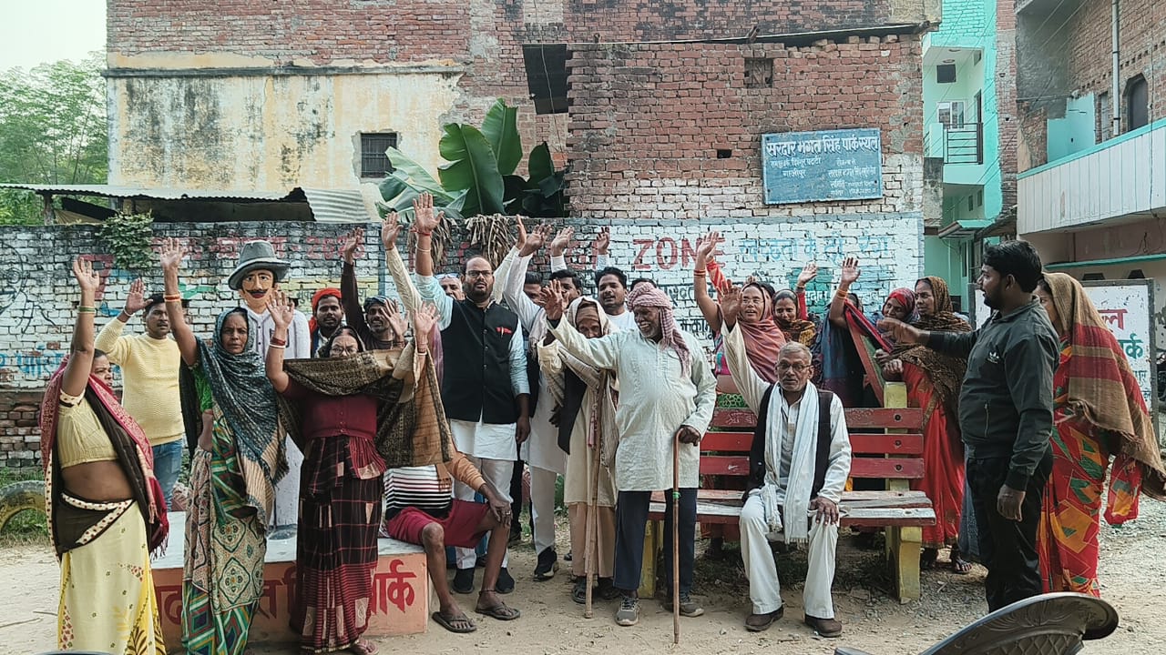 नगर पालिका क्षेत्र झिंगुरपट्टी मोहल्ले में भ्रमण कर छोटी सभा का आयोजन हुआ जिसका संचालन शेर अली राईनी ने किया