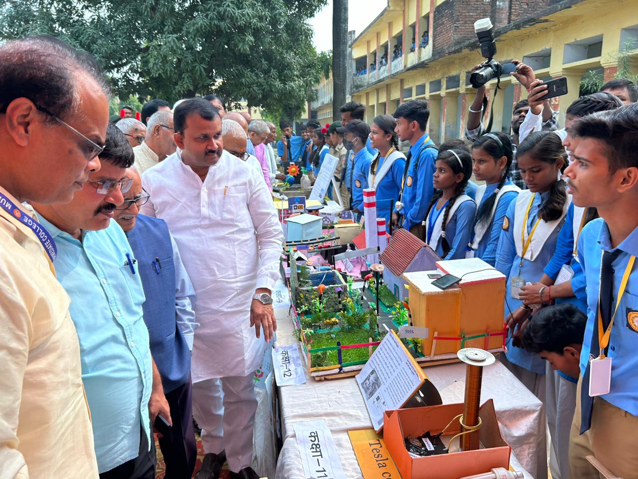 विज्ञान प्रदर्शनी में झलकी बच्चों की वैज्ञानिक प्रतिभा । सहजनवा