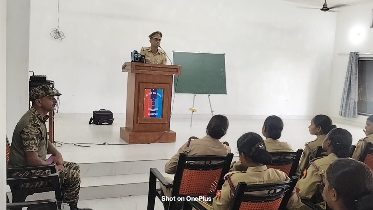NCC कैडेट्स को यातायात नियमों और सड़क सुरक्षा के प्रति किया गया जागरूक