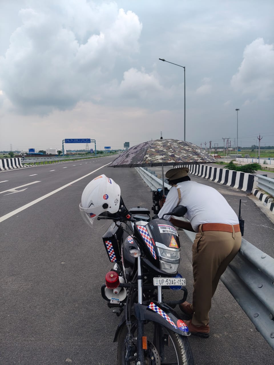 लिंक एक्सप्रेस-वे पर स्पीड राडार गन से चेकिंग, 15 वाहन चालान