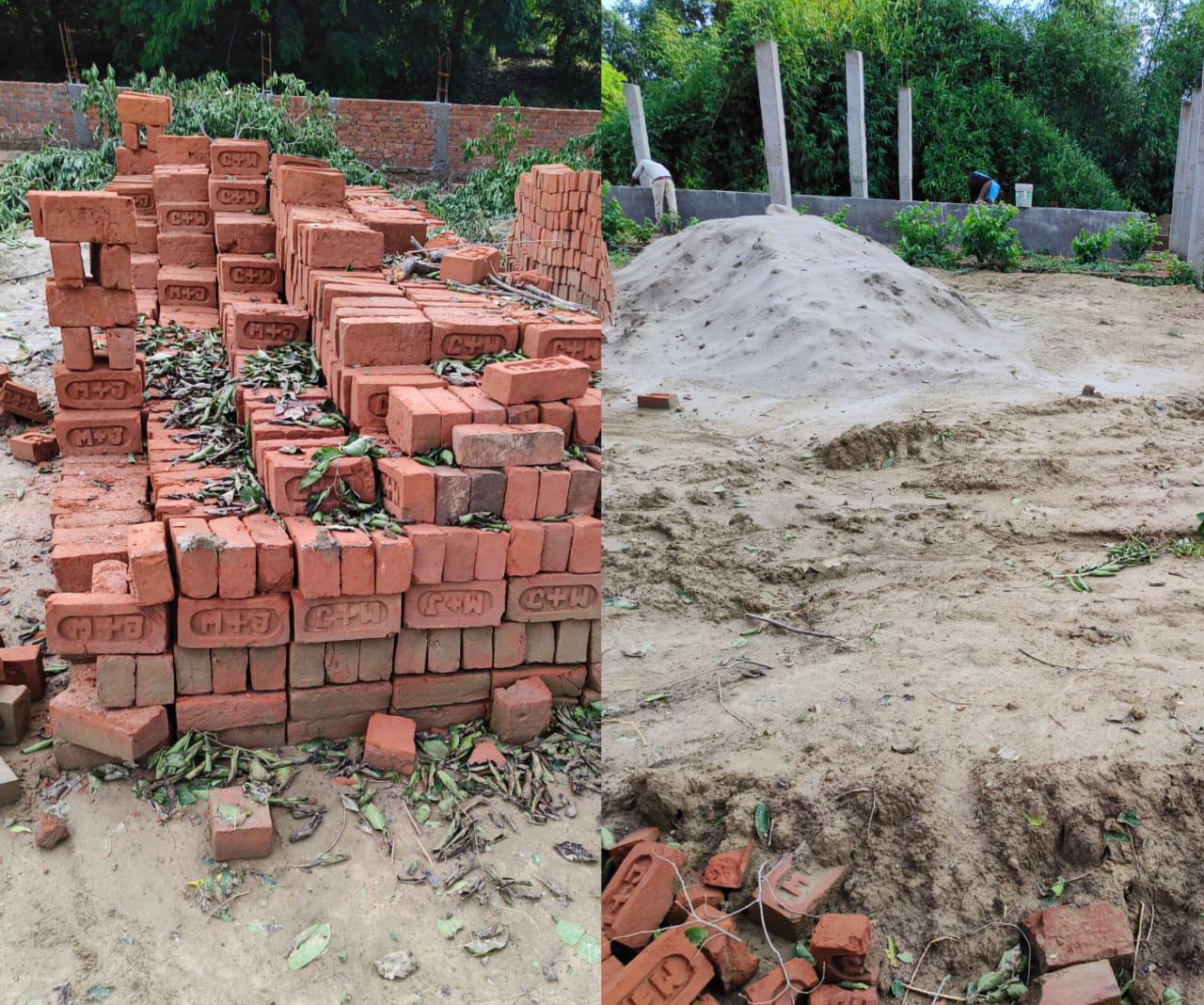 योगी राज में गौशाला निर्माण में भ्रष्टाचार, घटिया ईंटें और सफेद बालू से हो रहा बाउंड्री वॉल का निर्माण