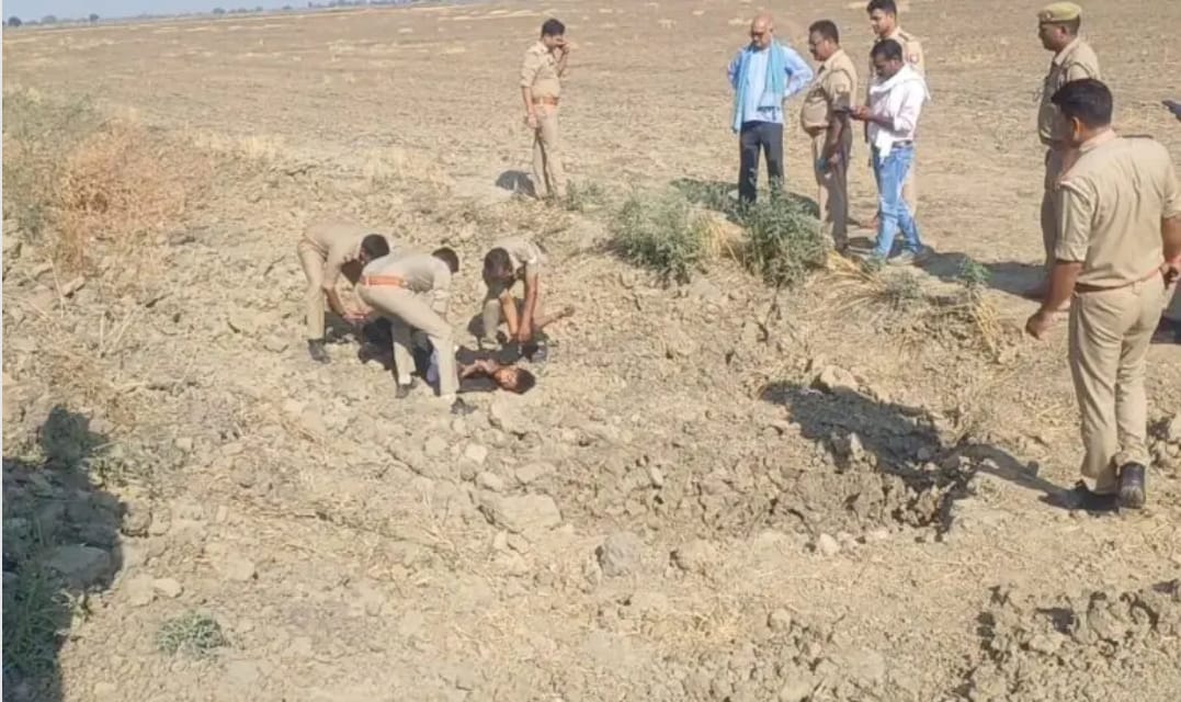 खेत में युवक की लहूलुहान लाश मिलने से हड़कंप, सिर में गहरी चोट, हत्या की आशंका