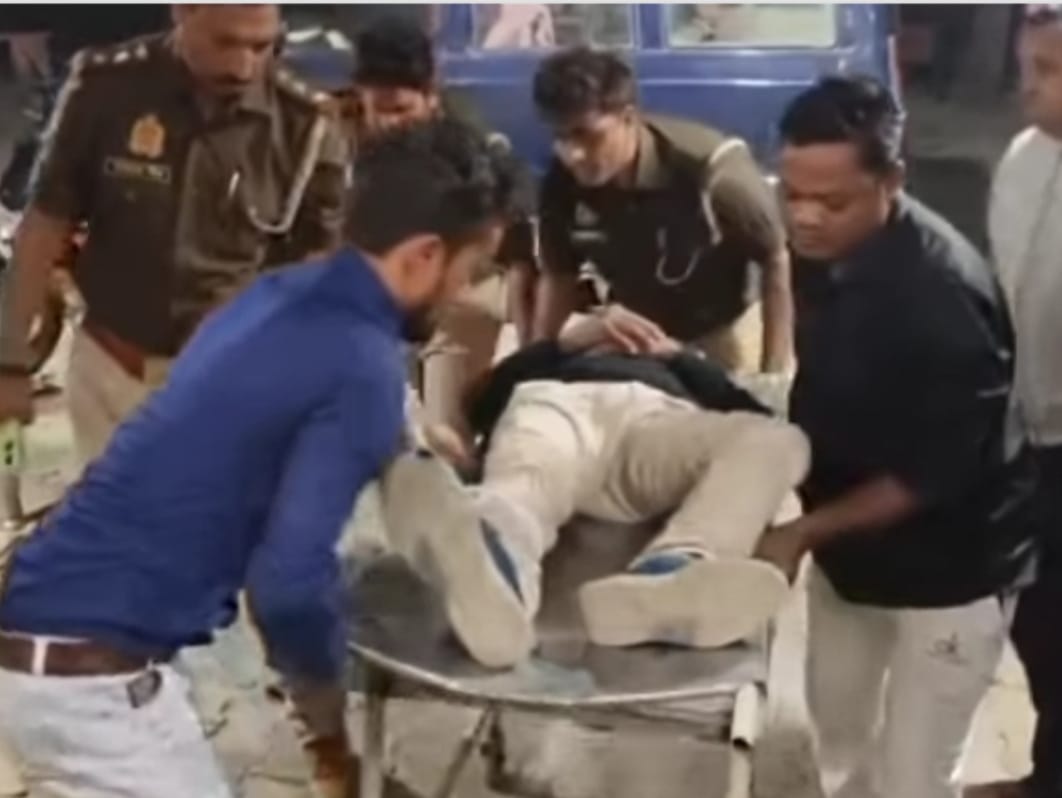 महाराजगंज जिले के भिटौली थाना क्षेत्र में हुए एसिड अटैक के दोनो आरोपी पुलिस मुठभेड़ में घायल हो गए हैं। दोनों के पैर में गोली लगी है। इनका इलाज पुलिस की कड़ी निगरानी में जिला अस्पताल में चल रहा है।