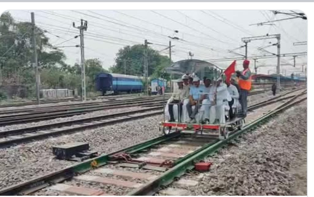 गोरखपुर जं.-गोरखपुर कैंट तीसरी लाइन का निर्माण पूरा होने पर आज रेल संरक्षा आयुक्त, उत्तर-पूर्व  ने निरीक्षण किया