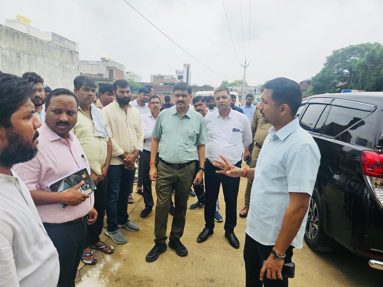 पूर्व प्राथमिक विद्यालय महिपतमऊ, काकोरी का जिलाधिकारी द्वारा औचक निरीक्षण