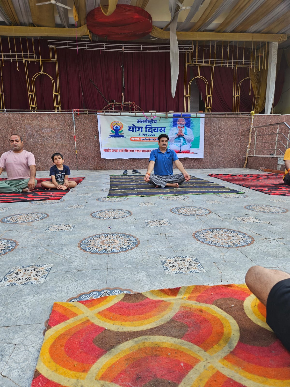 योग दिवस के अवसर पर योग शिविर का रामलीला मैदान बर्डघाट में आयोजन