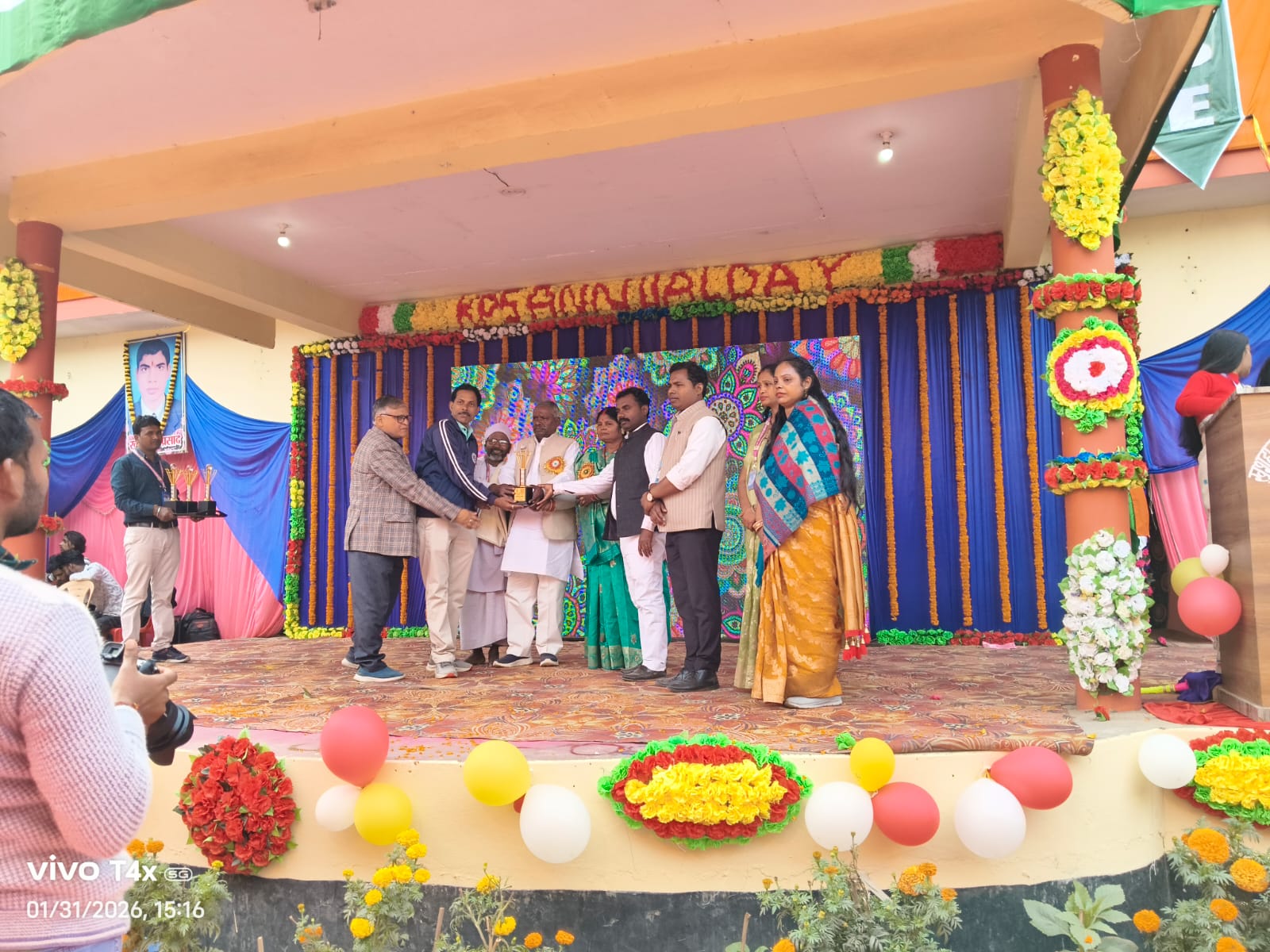 गाजीपुर में सम्पन्न हुआ राष्ट्रीय सम्मेलन एवं जीवन रक्षक सम्मान समारोह, 300 रक्तदाताओं को किया गया सम्मानित