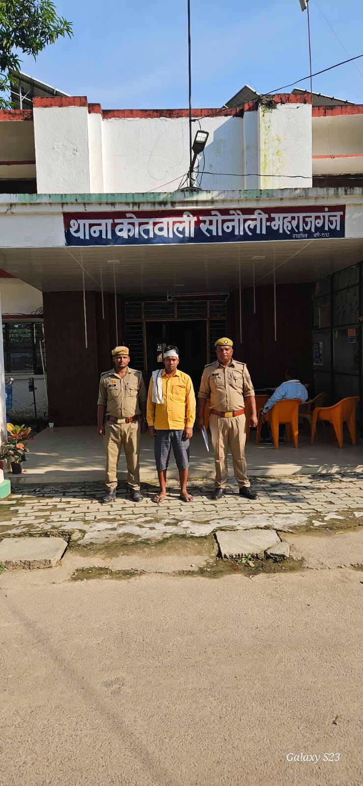 मारपीट सहित अनेक धाराओं में फरार अभियुक्त को पुलिस ने किया गिरफ्तार