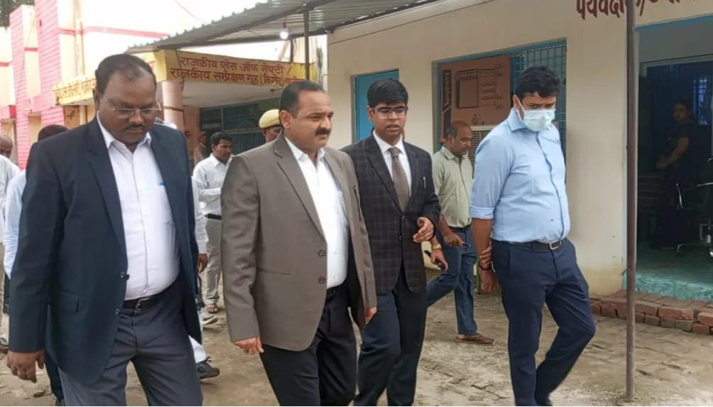 कैदियों ने की जिला जज से शिकायत